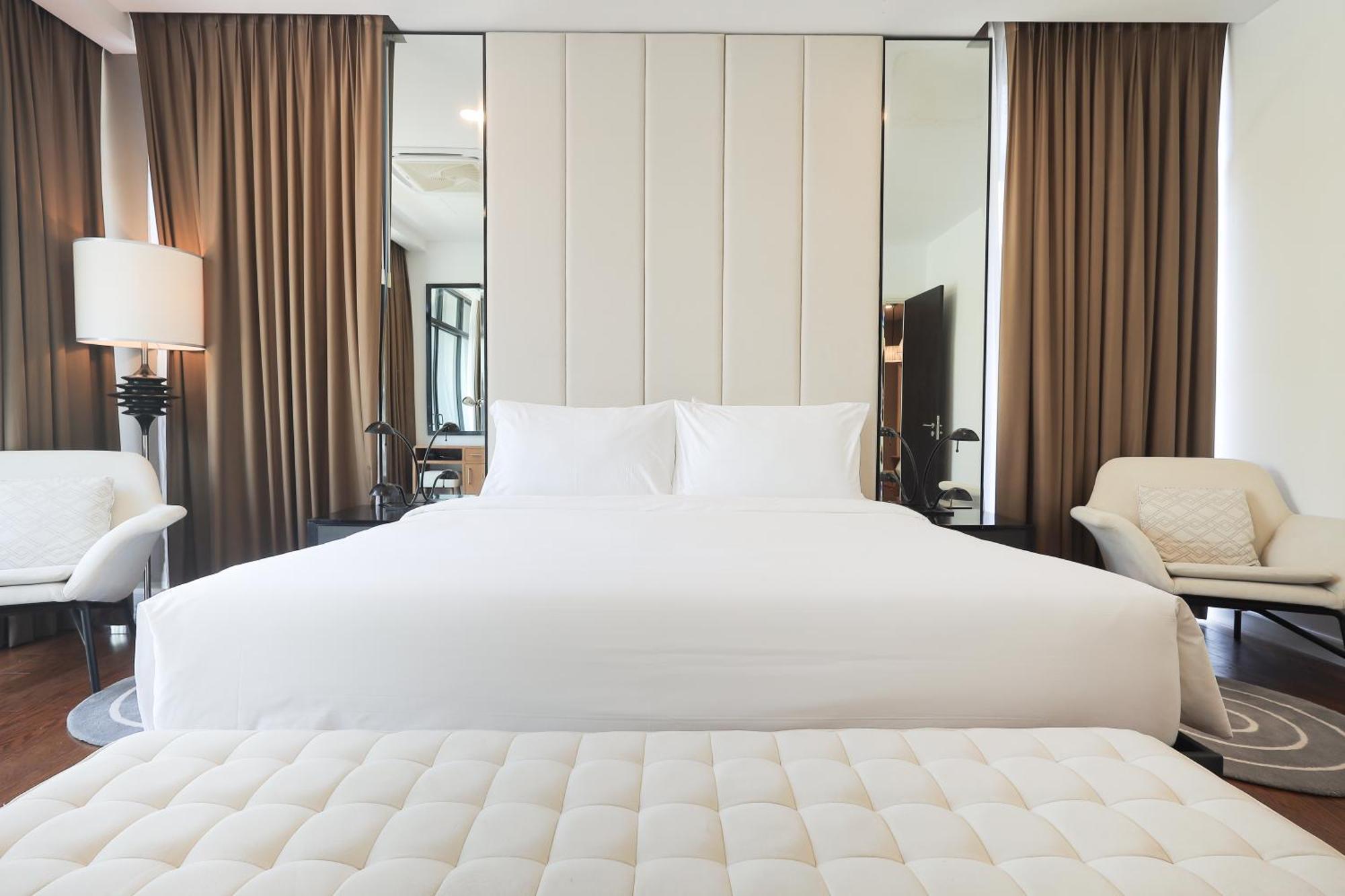 The Riyaz Lavanya Langkawi Pantai Cenang  Εξωτερικό φωτογραφία A bedroom at the hotel