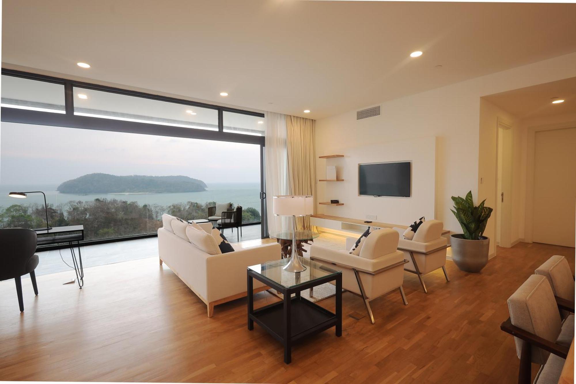 The Riyaz Lavanya Langkawi Pantai Cenang  Εξωτερικό φωτογραφία A living room in a house