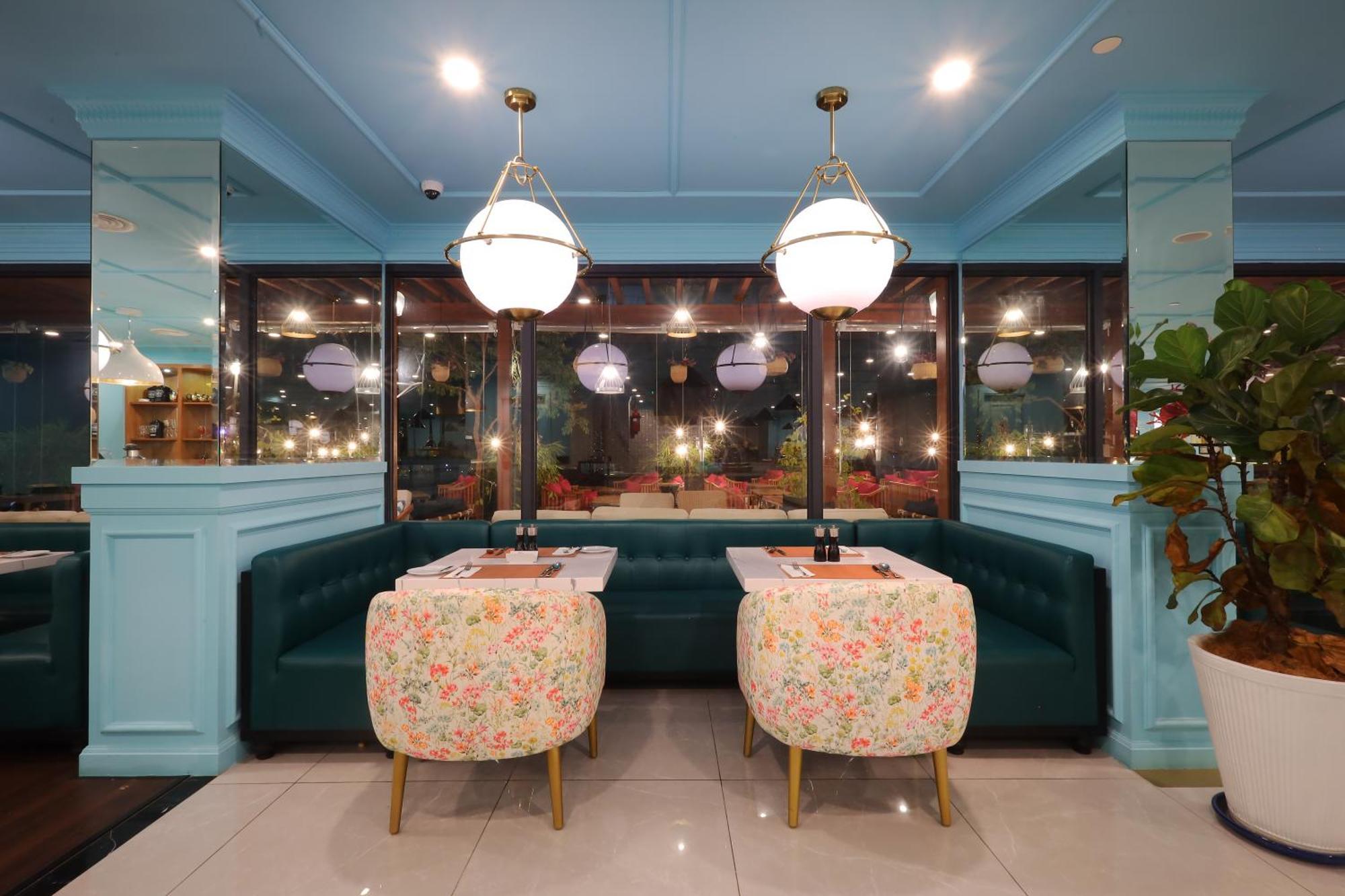 The Riyaz Lavanya Langkawi Pantai Cenang  Εξωτερικό φωτογραφία Interior of a restaurant in the hotel