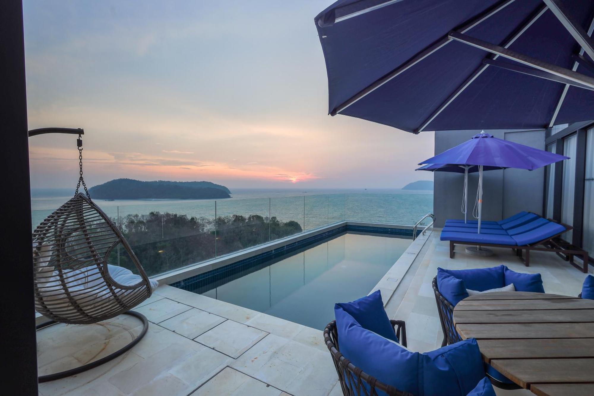 The Riyaz Lavanya Langkawi Pantai Cenang  Εξωτερικό φωτογραφία View from the rooftop pool