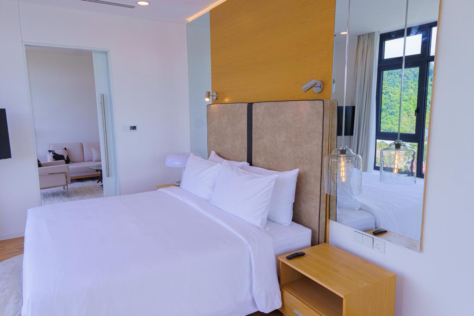 The Riyaz Lavanya Langkawi Pantai Cenang  Εξωτερικό φωτογραφία A bedroom at the hotel
